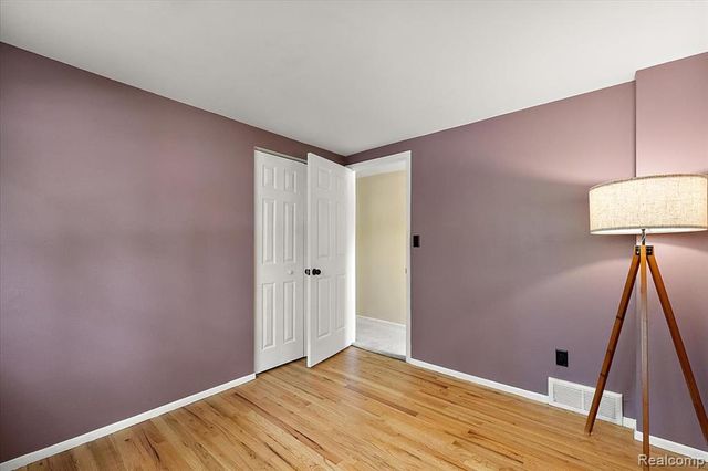 754 W Baker Avenue, Commerce Twp, MI 48017