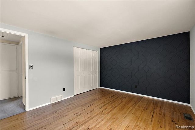 754 W Baker Avenue, Commerce Twp, MI 48017