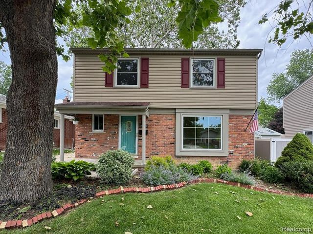 754 W Baker Avenue, Commerce Twp, MI 48017