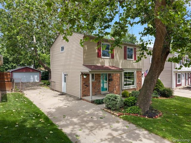 754 W Baker Avenue, Commerce Twp, MI 48017