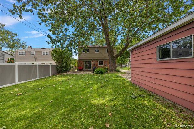 754 W Baker Avenue, Commerce Twp, MI 48017