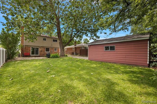 754 W Baker Avenue, Commerce Twp, MI 48017