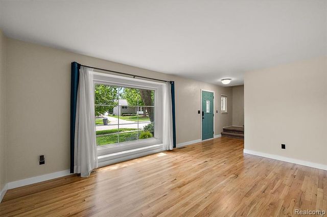 754 W Baker Avenue, Commerce Twp, MI 48017