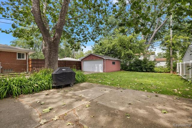 754 W Baker Avenue, Commerce Twp, MI 48017