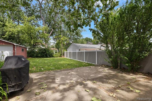 754 W Baker Avenue, Commerce Twp, MI 48017