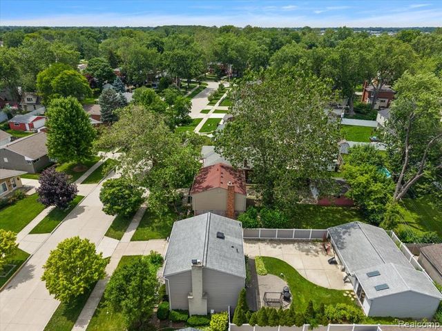 754 W Baker Avenue, Commerce Twp, MI 48017