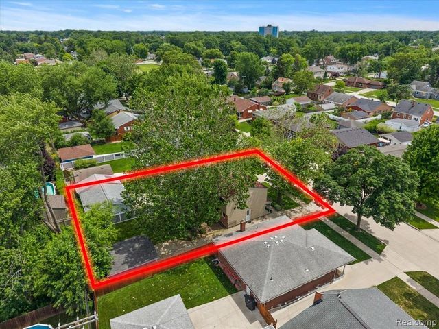 754 W Baker Avenue, Commerce Twp, MI 48017