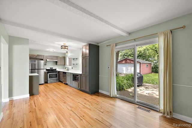 754 W Baker Avenue, Commerce Twp, MI 48017