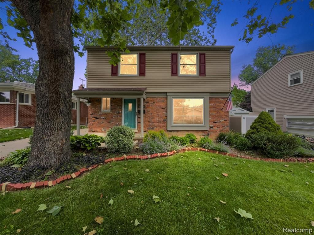 754 W Baker Avenue, Commerce Twp, MI 48017