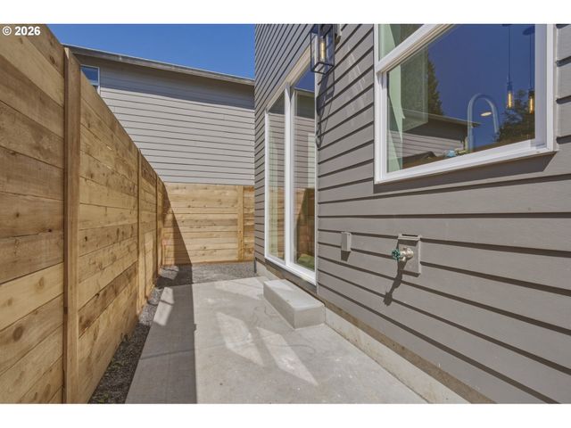 9421 N Macrum Ave, Portland, OR 97203