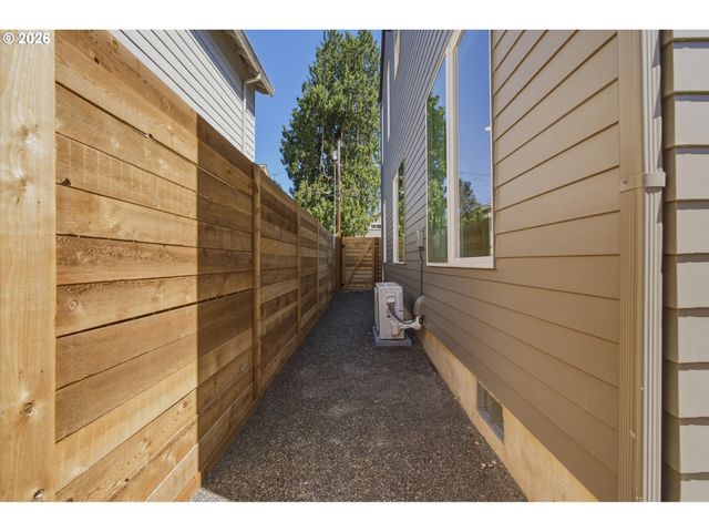9421 N Macrum Ave, Portland, OR 97203