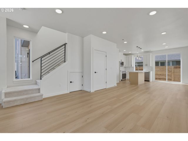 9421 N Macrum Ave, Portland, OR 97203