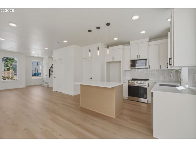9421 N Macrum Ave, Portland, OR 97203