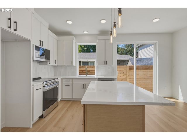 9421 N Macrum Ave, Portland, OR 97203