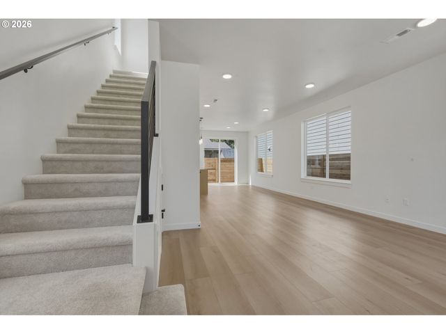 9421 N Macrum Ave, Portland, OR 97203