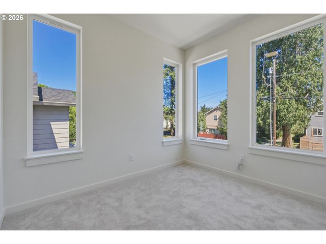 9421 N Macrum Ave, Portland, OR 97203