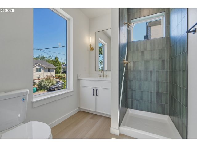 9421 N Macrum Ave, Portland, OR 97203