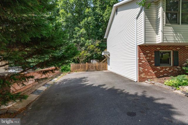 3116 BROWN HILL DR, Fredericksburg, VA 22408