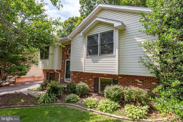 3116 BROWN HILL DR, Fredericksburg, VA 22408