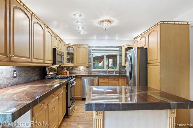 21435 Gill Road, Farmington Hills, MI 48335