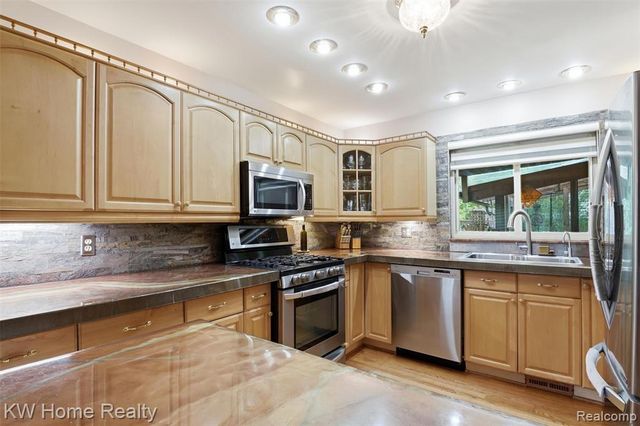 21435 Gill Road, Farmington Hills, MI 48335