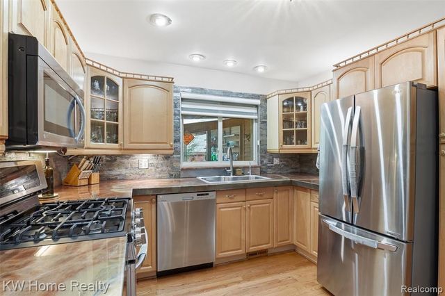 21435 Gill Road, Farmington Hills, MI 48335