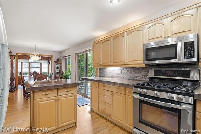 21435 Gill Road, Farmington Hills, MI 48335