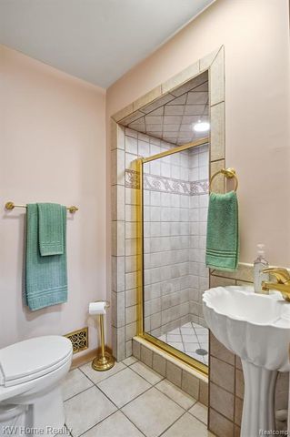 21435 Gill Road, Farmington Hills, MI 48335