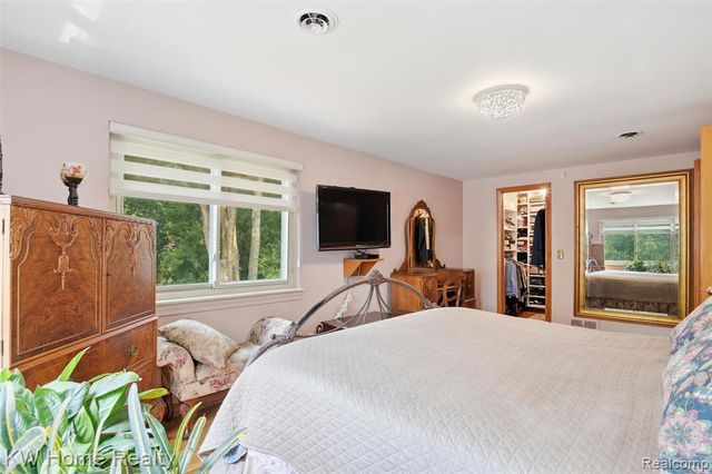 21435 Gill Road, Farmington Hills, MI 48335