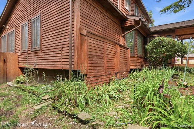 21435 Gill Road, Farmington Hills, MI 48335
