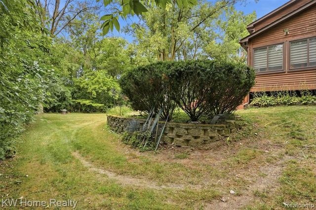 21435 Gill Road, Farmington Hills, MI 48335