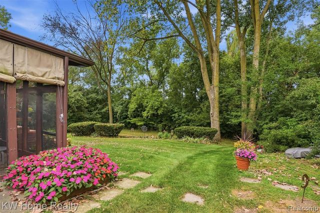21435 Gill Road, Farmington Hills, MI 48335