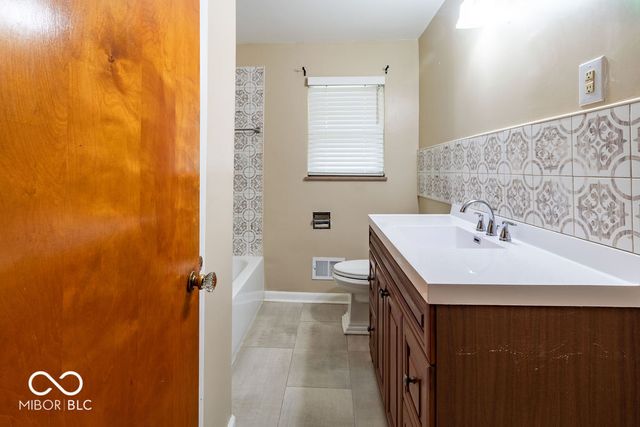 4435 Chatham Place, Indianapolis, IN 46226
