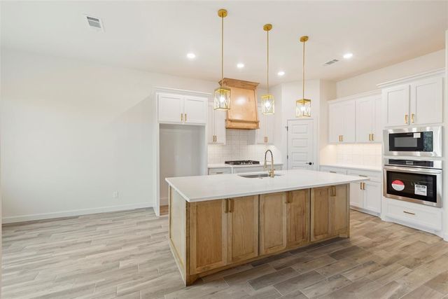 3000 Road Runner Court, Guthrie, OK 73044