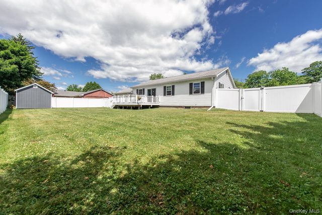15 Genesee Avenue, Lake Katrine, NY 12449