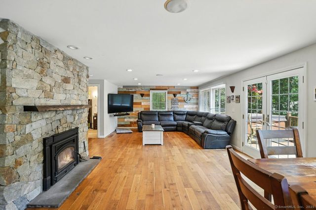 68 Old Dike Road, Trumbull, CT 06611