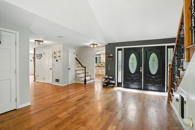 68 Old Dike Road, Trumbull, CT 06611