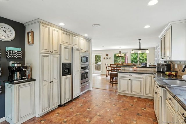 68 Old Dike Road, Trumbull, CT 06611