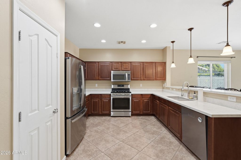 4869 S STONECREEK Boulevard, Gilbert, AZ 85298 — photo 2