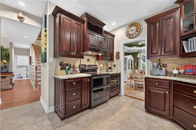 6685 Waterbury Way, Cumming, GA 30040