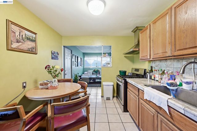403-405 105th Ave, Oakland, CA 94603