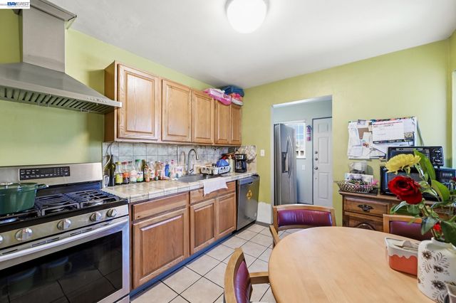 403-405 105th Ave, Oakland, CA 94603