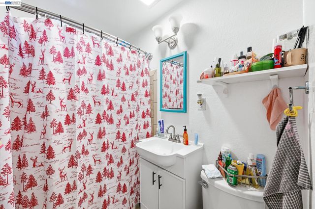 403-405 105th Ave, Oakland, CA 94603
