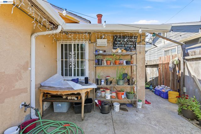 403-405 105th Ave, Oakland, CA 94603