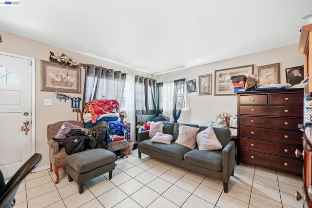 403-405 105th Ave, Oakland, CA 94603
