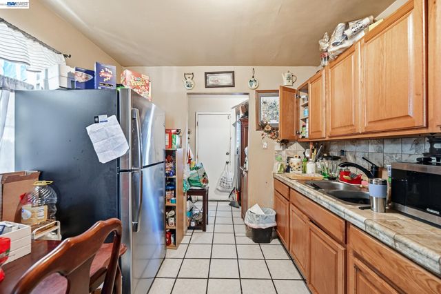 403-405 105th Ave, Oakland, CA 94603