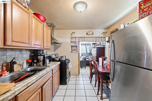 403-405 105th Ave, Oakland, CA 94603