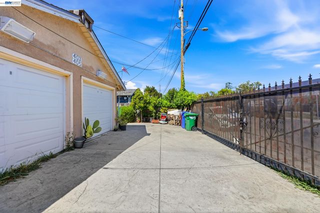 403-405 105th Ave, Oakland, CA 94603
