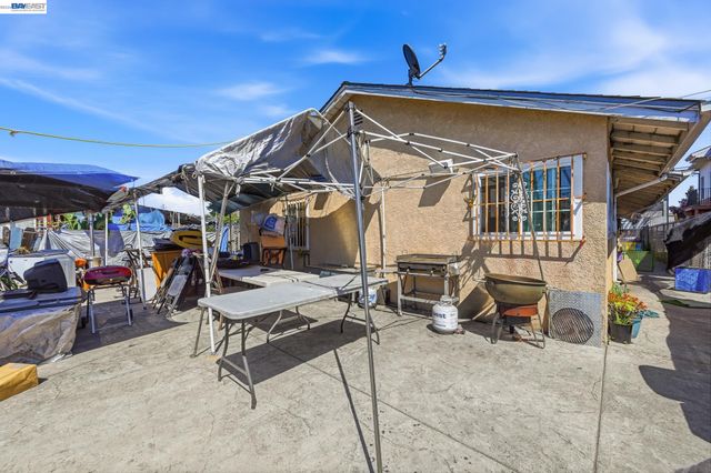 403-405 105th Ave, Oakland, CA 94603
