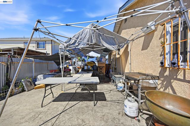 403-405 105th Ave, Oakland, CA 94603